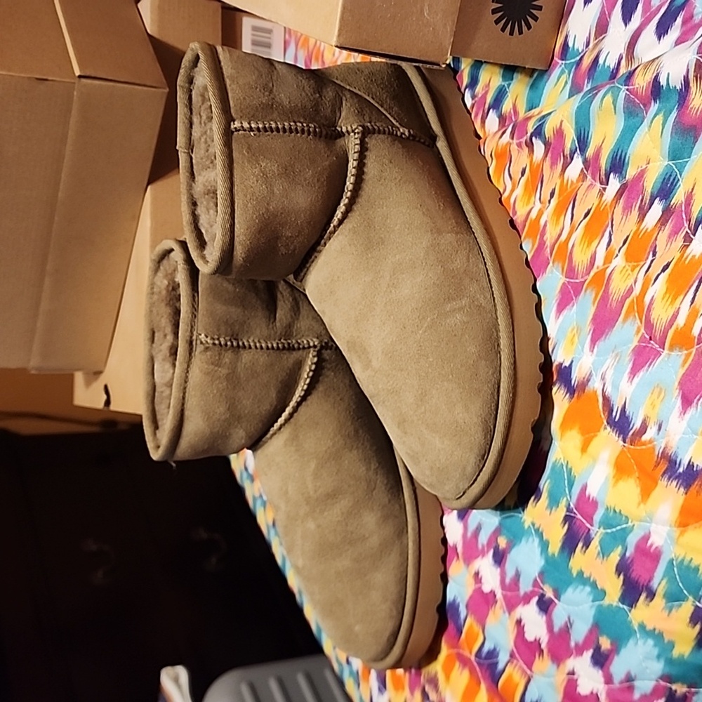 UGG
